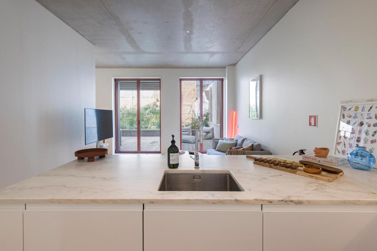 Deluxe 2Bdr Apartment W/ Patio By Lovelystay Lisboa Eksteriør bilde